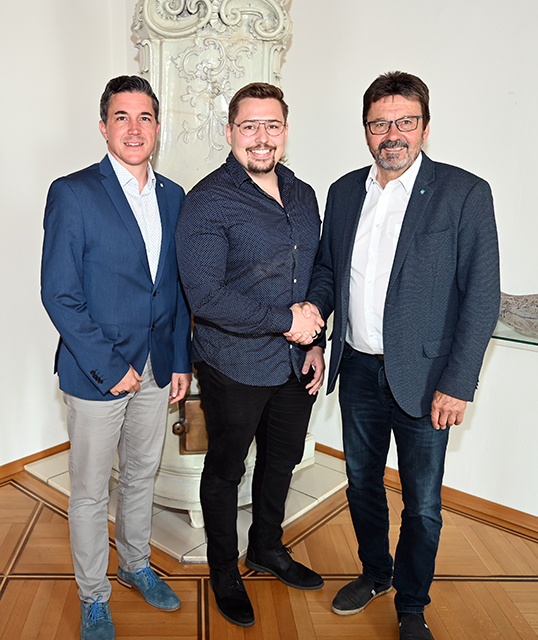 StADir. Matthias Pithan, GR Leonhard Gary, Bgm. Gerhard Lentschig (v. l.) bei der Angelobung.  Foto: Gabriele Hohenegger 